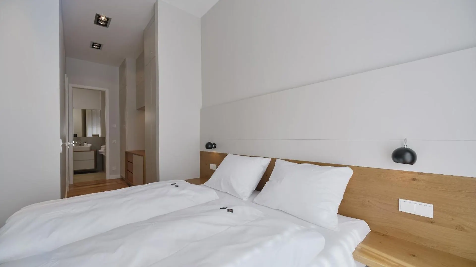 Downtown Apartments Living Berlín 0*,